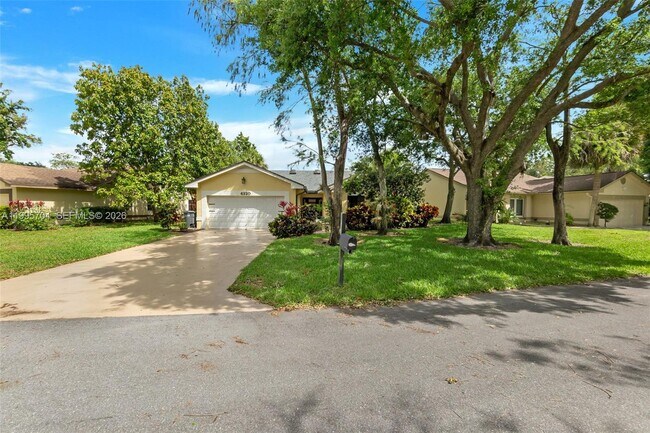 Building Photo - 4220 Grove Park Ln