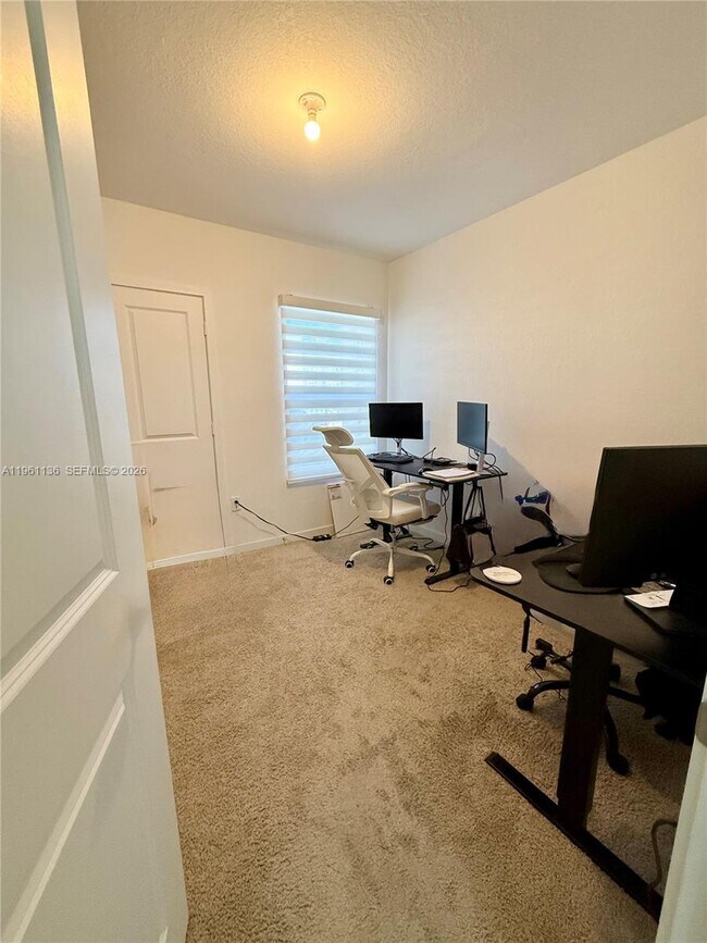 Building Photo - 487 NE 5th St