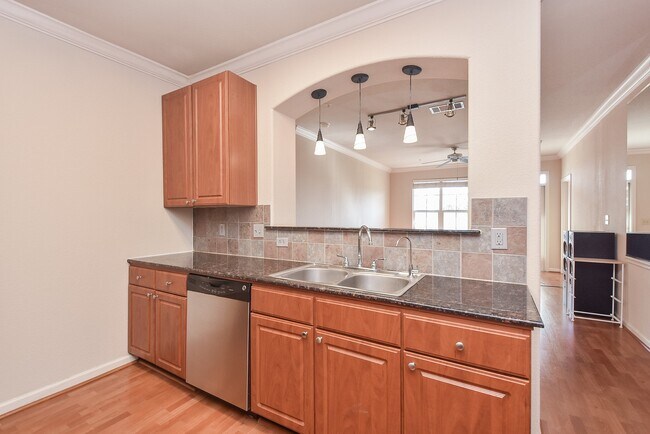 Building Photo - 1711 Old Spanish Trl