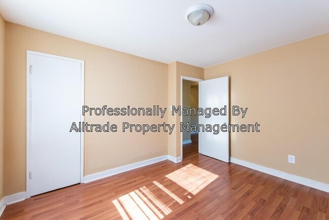 Building Photo - 1407 Nightingale Rd