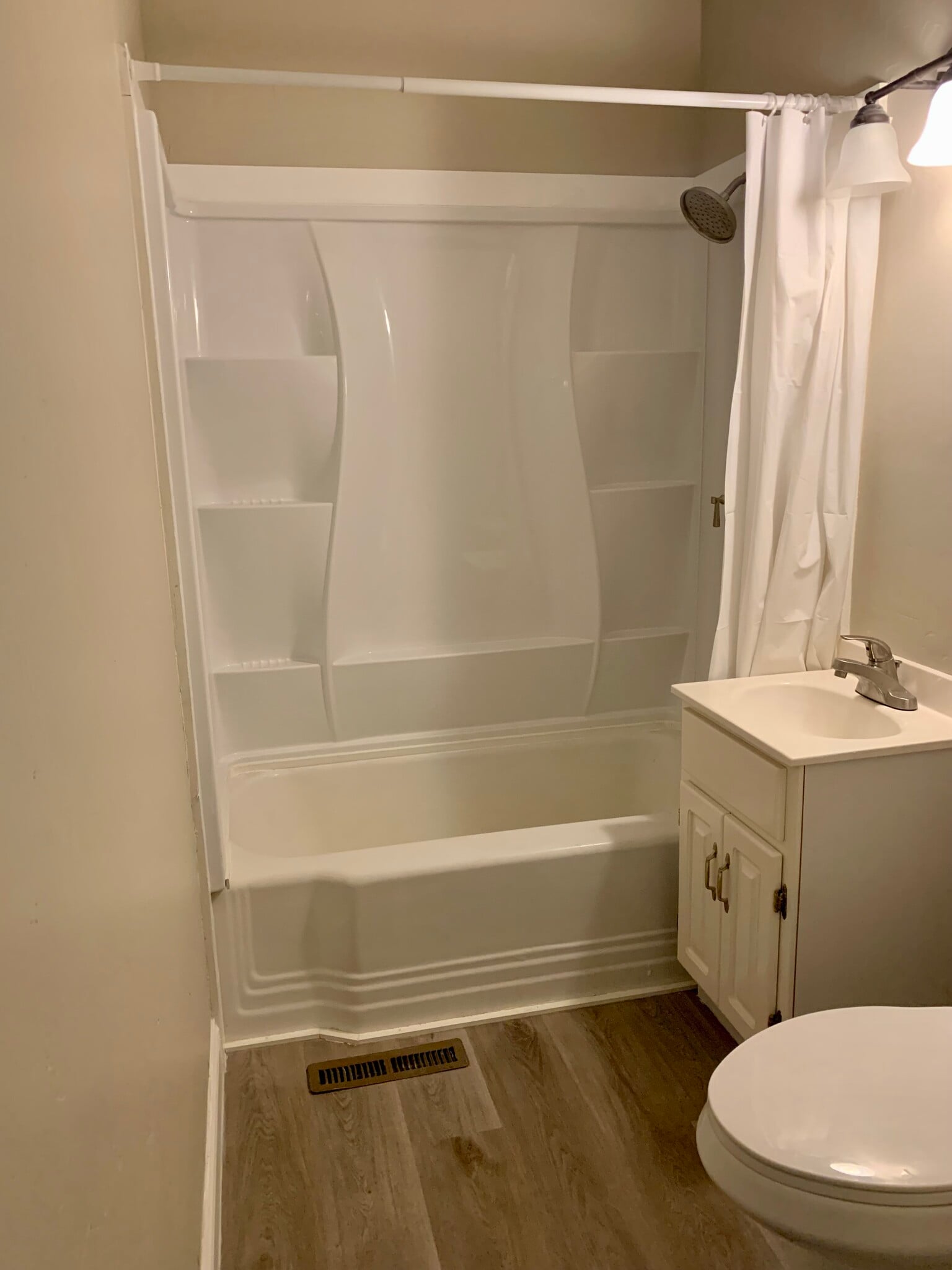 Upstairs bathroom - 821 W 7th St