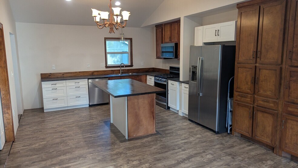Building Photo - 1003 Crystal River