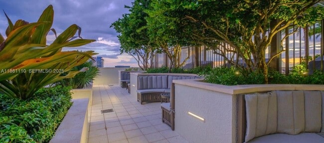 Building Photo - 591 Evernia St