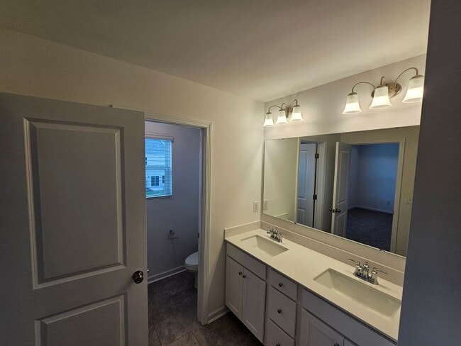 Building Photo - Beautiful Townhome in Concord! Great schools!