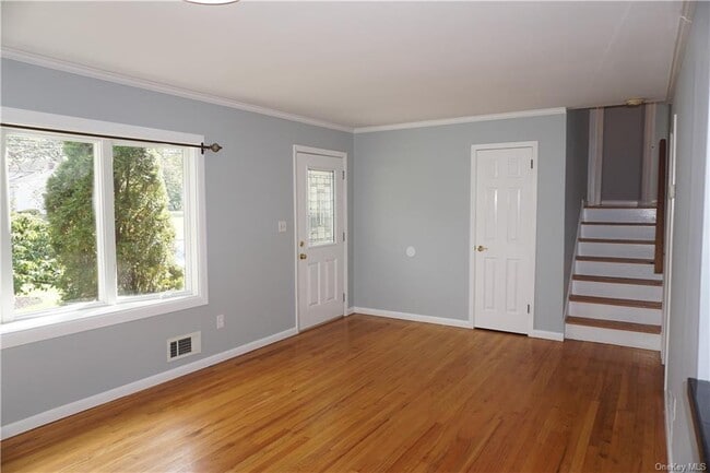 Building Photo - 40 Ludvigh Rd