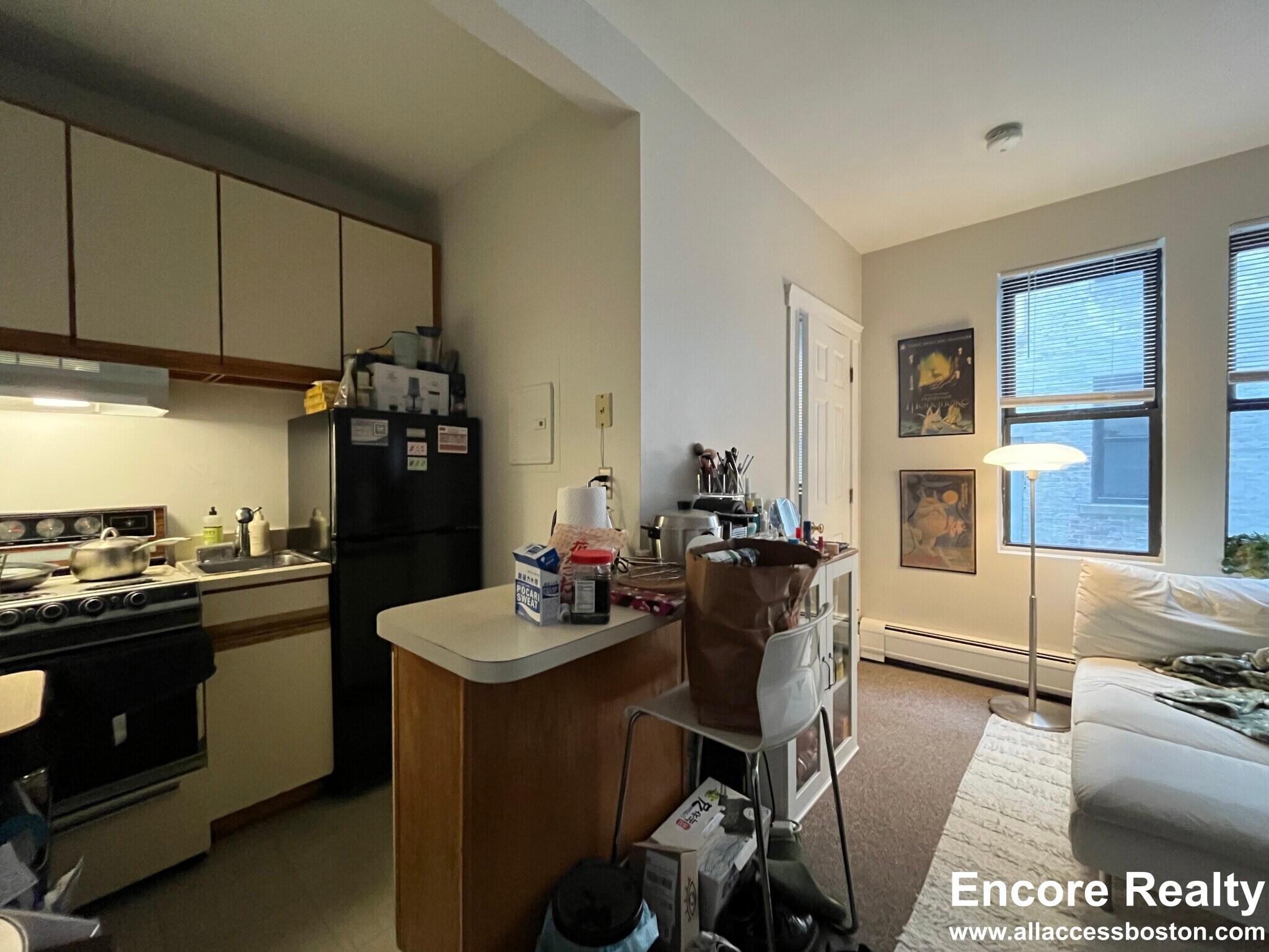 Building Photo - 843 Beacon St