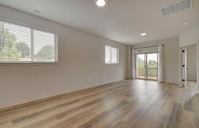 Building Photo - 3bd 2.5ba Daylight Ranch Home on Corner Lot