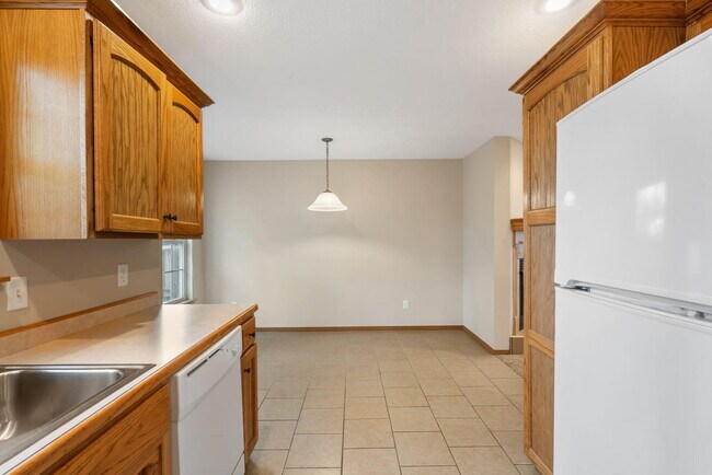 Building Photo - 717-719 E Watermill Cir