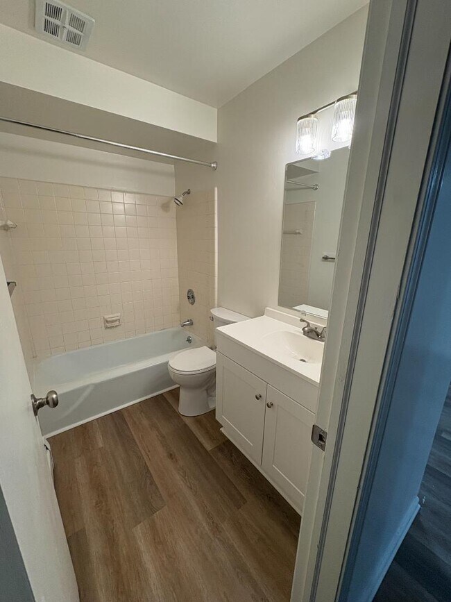 Building Photo - 630 56th St SE