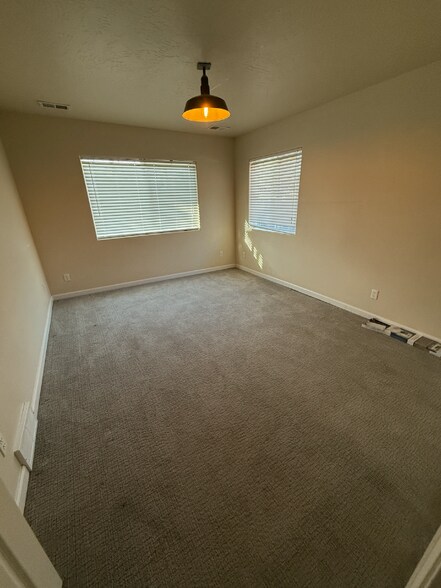 Building Photo - 578 Lind Ave