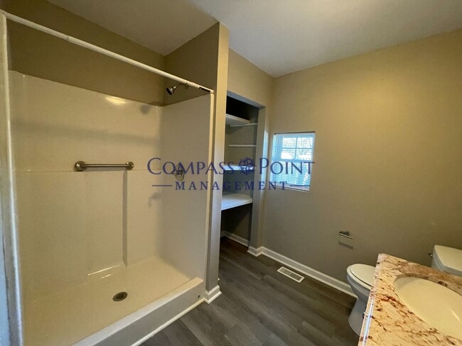 Building Photo - Remodeled 3 bedroom and 2 bath House! Ready for you! FIRST MONTH RENT FREE!!