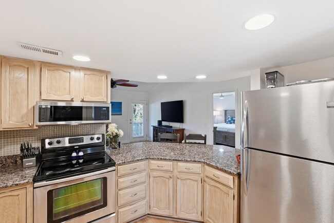 Building Photo - "Coastal Comfort Awaits: Spacious 2-Bed, 2-Bath Furnished Condo in Shipyard on Hilton Head Island!"