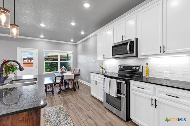 Building Photo - 8508 Glade Dr