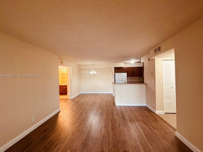 Building Photo - 7630 Westwood Dr