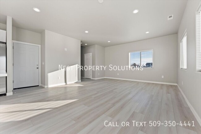 Building Photo - Brand New 3 Bed 2.5 Bath Townhome!! WSG In...