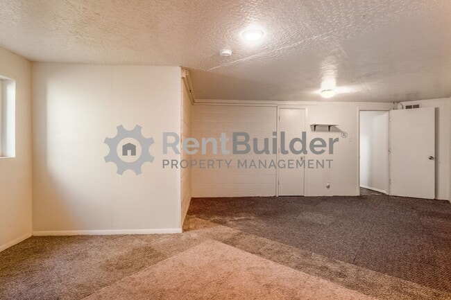 Building Photo - 1605 Coal Ave SE