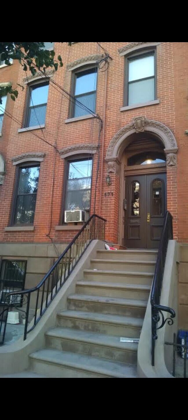 Building Photo - 171 Grand St