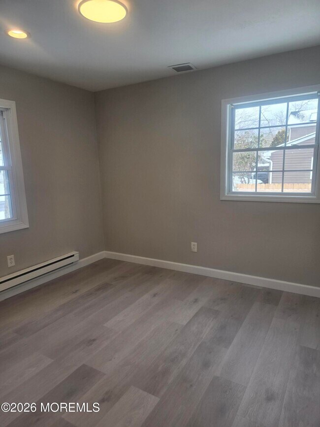 Building Photo - 361 Constitution Dr