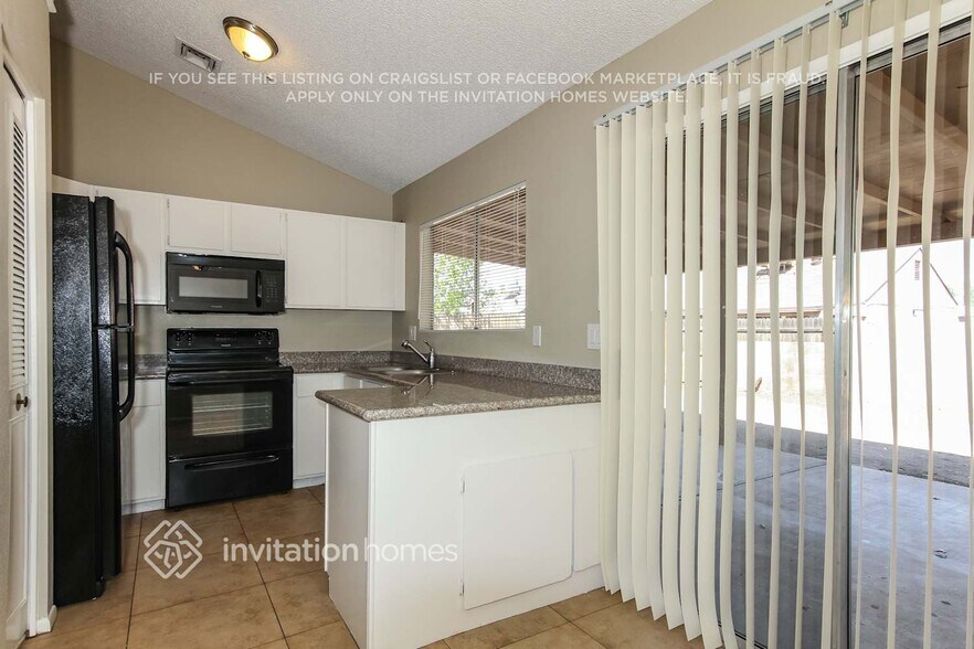 Building Photo - 7740 W Meadowbrook Ave