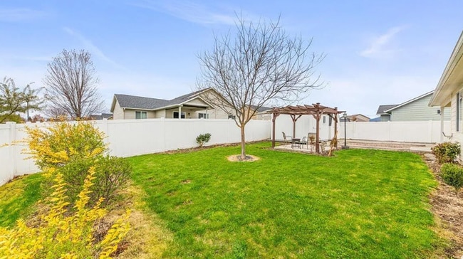 Building Photo - 3 Bed, 2 Bath, Single Level House in Post Falls