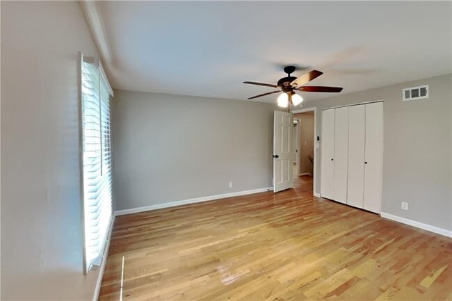 Building Photo - 3770 Fox Hills Dr SE