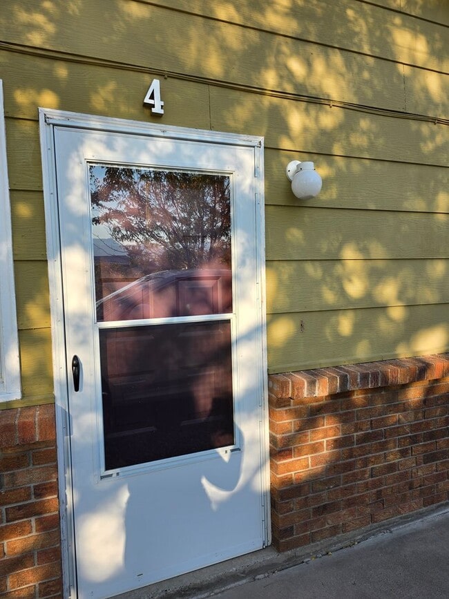 Building Photo - Cute apartment located in Palisade