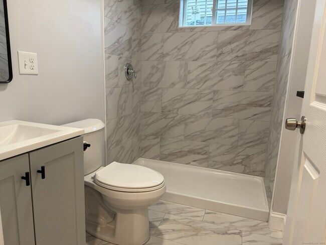 Building Photo - 755 Hart St