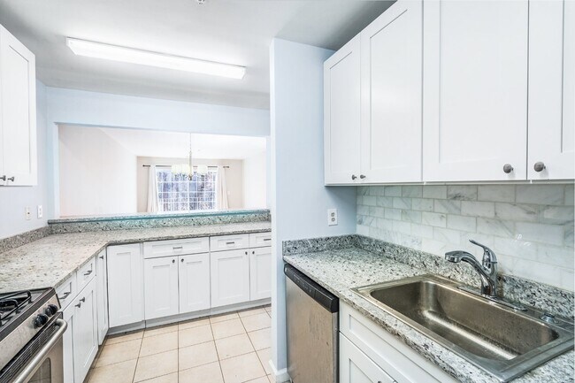 Building Photo - 153 Riveredge Dr