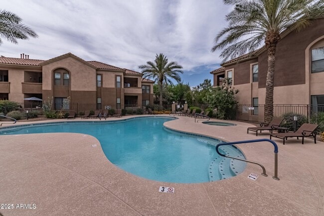 Building Photo - 7027 N Scottsdale Rd