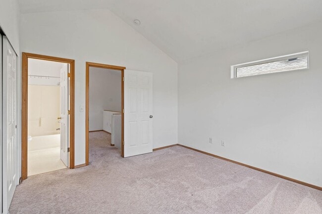 Building Photo - Charming 3-bdrm/2-bath Slender Home in Roseway. Fenced backyard, 1-car garage