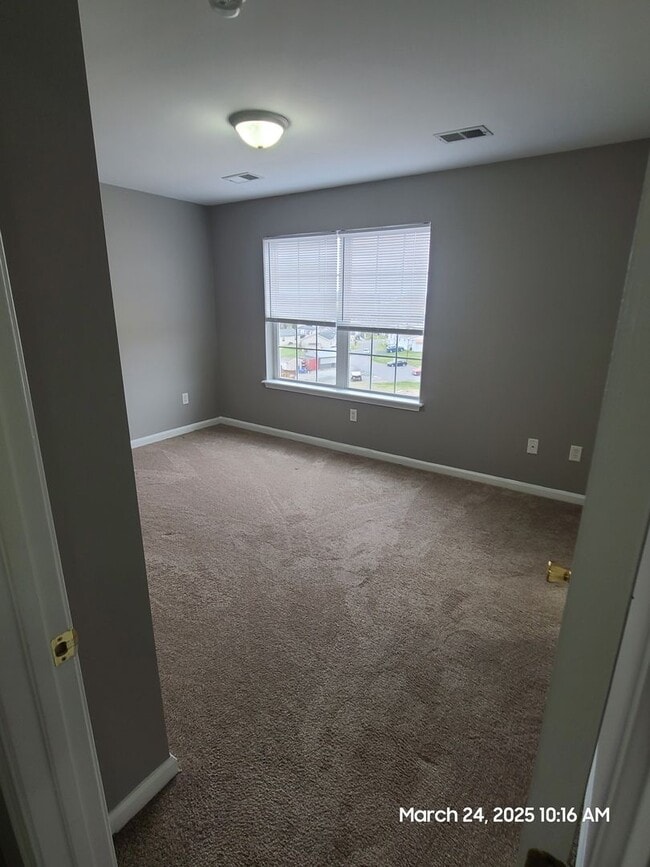 Building Photo - 3 Bedroom Townhome for Rent in Waynesboro