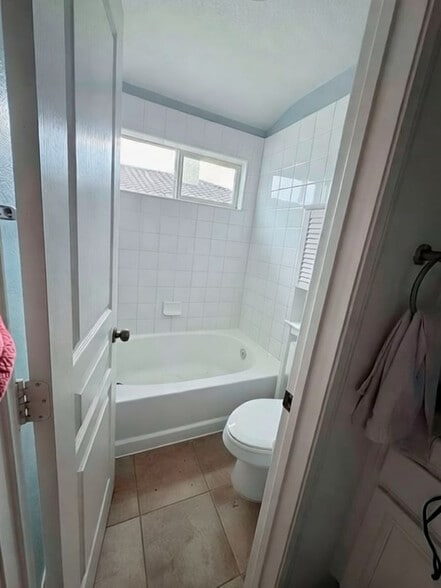 Building Photo - 604 Kellogg St