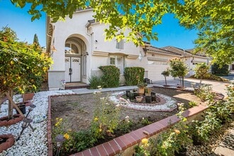 Building Photo - Highly Desirable Executive Home: 4 Bedrooms, 3 Bathrooms of Luxury Living