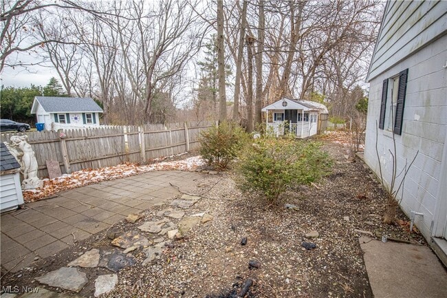 Building Photo - 483 Bank St