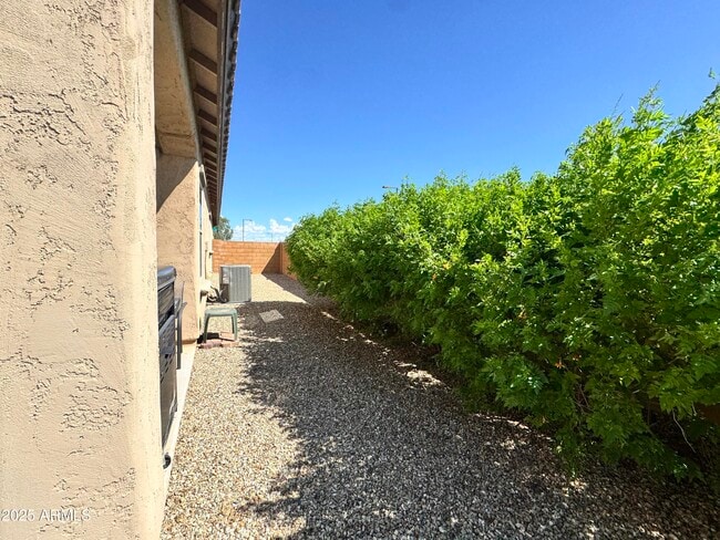 Building Photo - 25925 W Tonto Ln