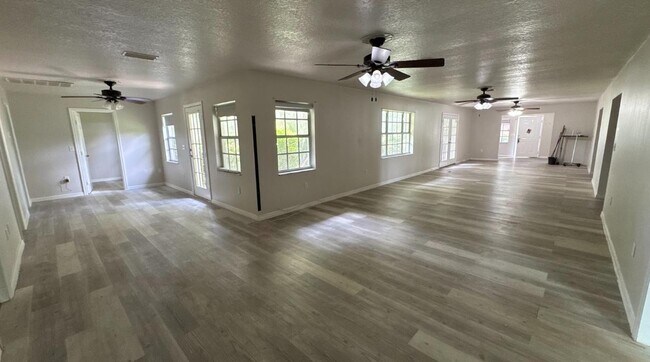 Building Photo - 1100 Mt Pisgah Rd