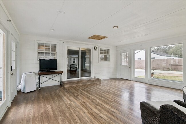 Building Photo - 1910 East Ave