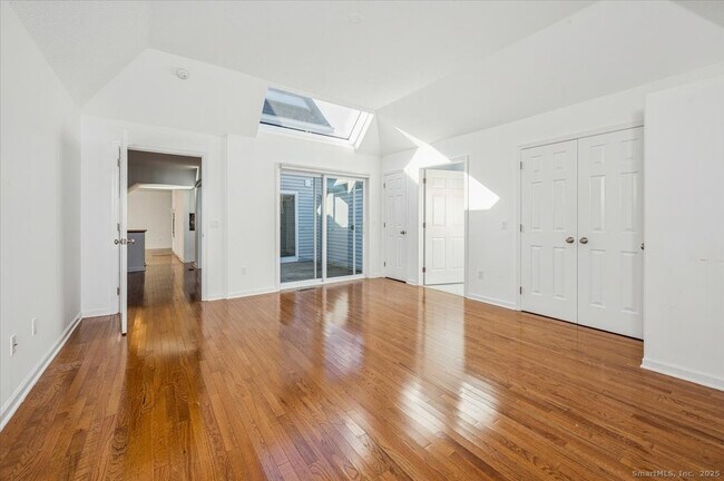 Building Photo - 66 Wilton Crest Rd