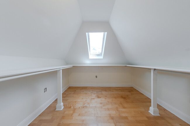 Building Photo - 1648 W Cullerton St