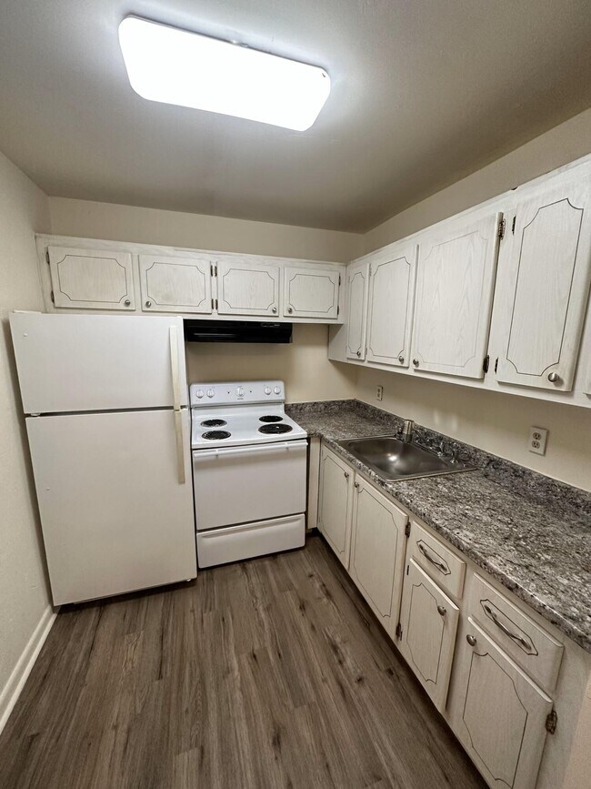 Building Photo - 87 Lyndhurst D
