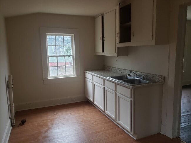 Building Photo - 1720 W Parker Rd