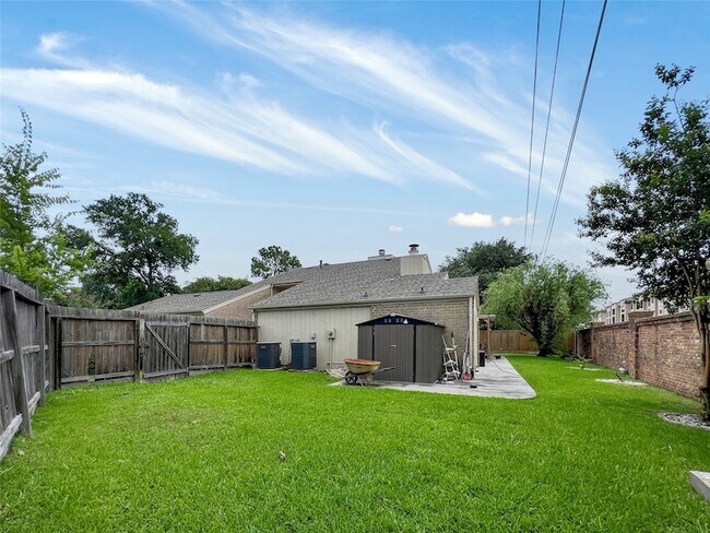 Building Photo - 2358 Binley Dr