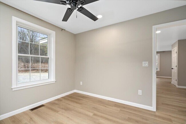 Building Photo - 237 Maplewold Rd