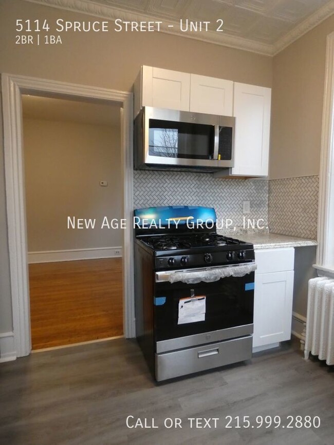 Building Photo - Newly renovated 2 bedroom, 1 bathroom apar...