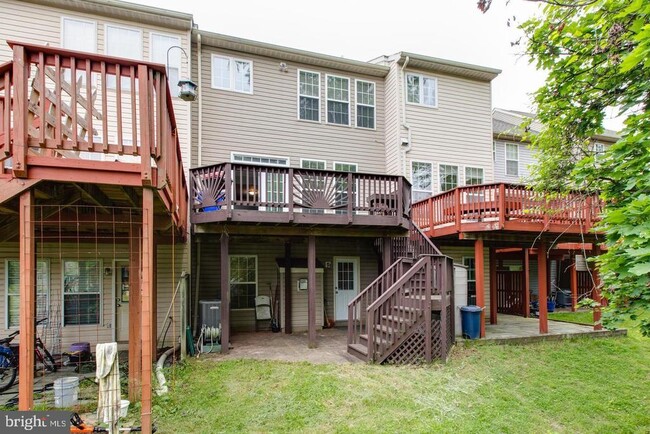 Building Photo - 8832 Papillon Dr