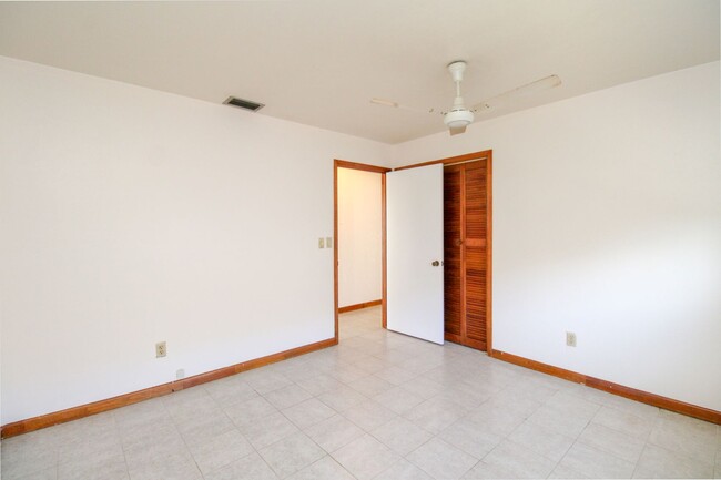 Building Photo - ** 2/2 HOME IN NAPLES PARK UNFURNISHED ** ...