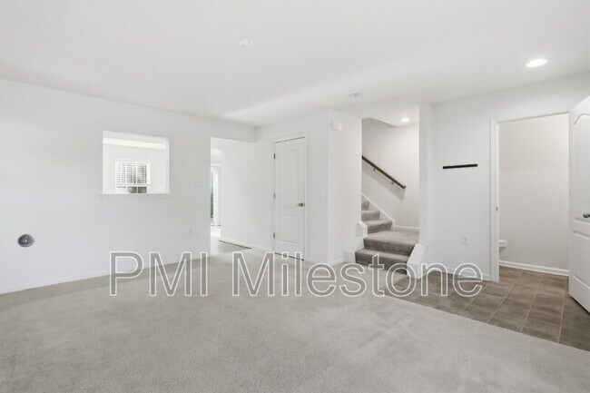 Building Photo - 65 Darien Dr