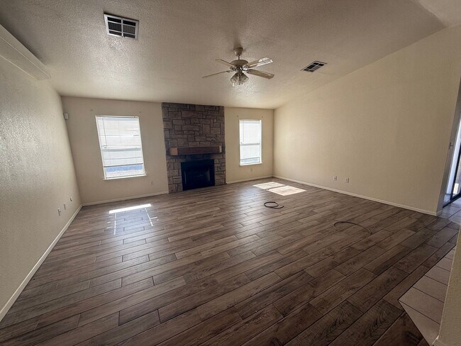 Building Photo - Beautiful home in great Area