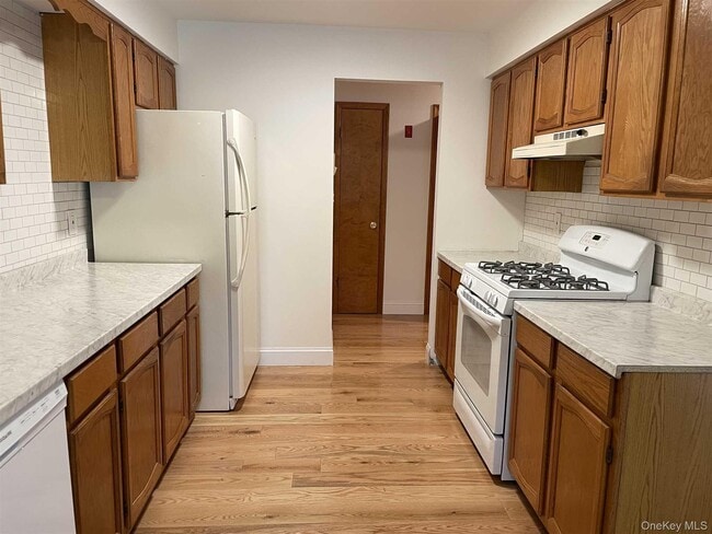 Building Photo - 65 N Chestnut St