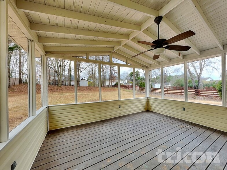 Building Photo - 2198 Colony Dr